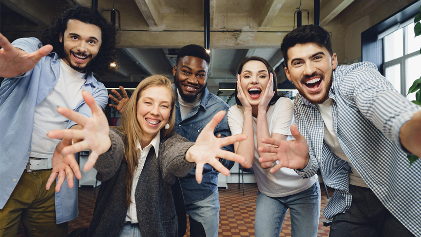 Colaboradores vivendo uma experiência gamificada